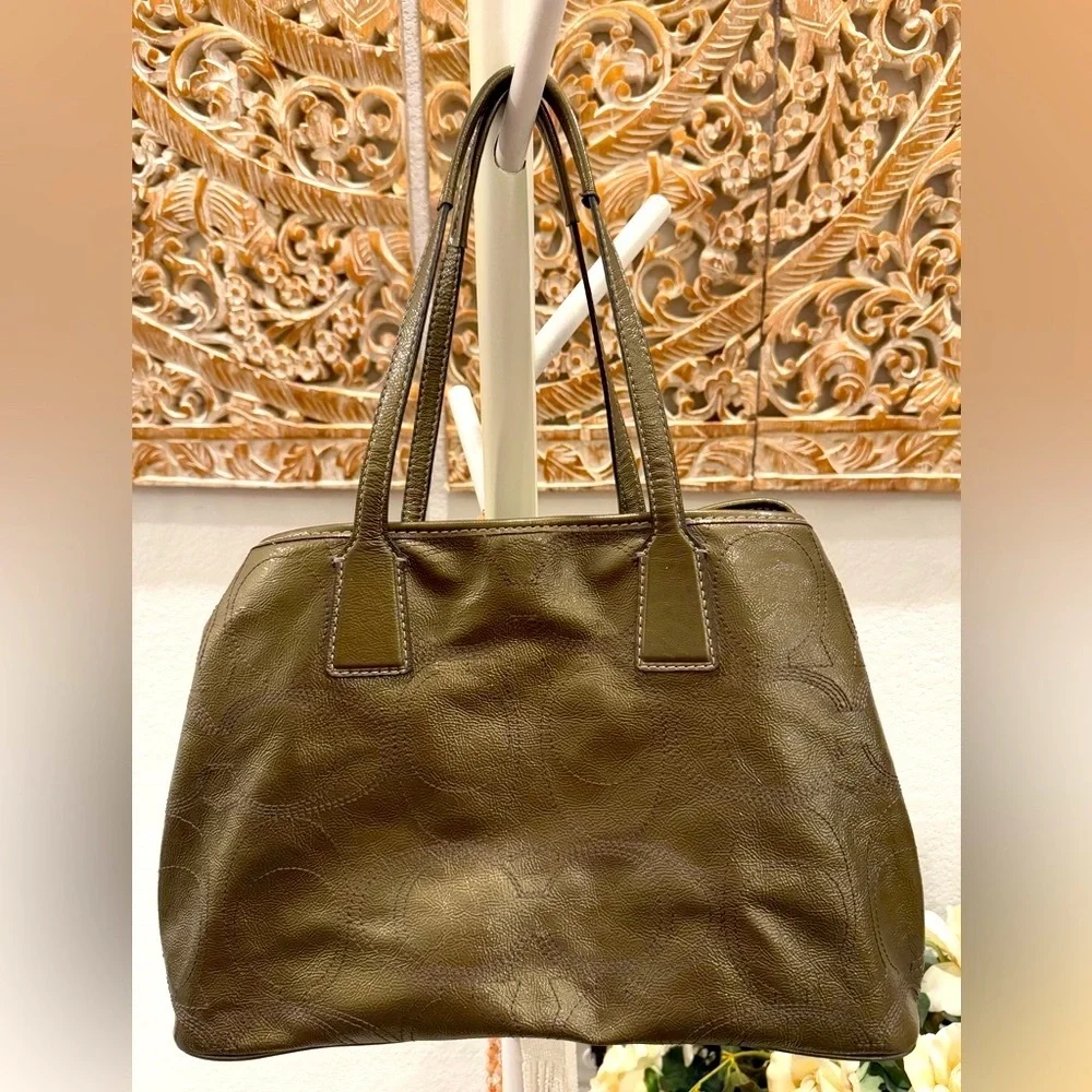 Coach Signature Stitch Patent Leather, Olive Green, 3 Section KISS Lock Purse - Picture 2 of 16